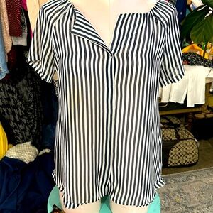 ♥️ XS A Pea In A Pod Blouse ♥️